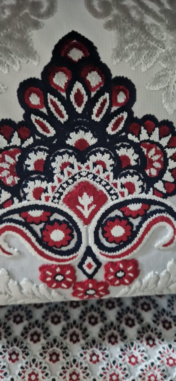 velours 3D bleu marin et rouge